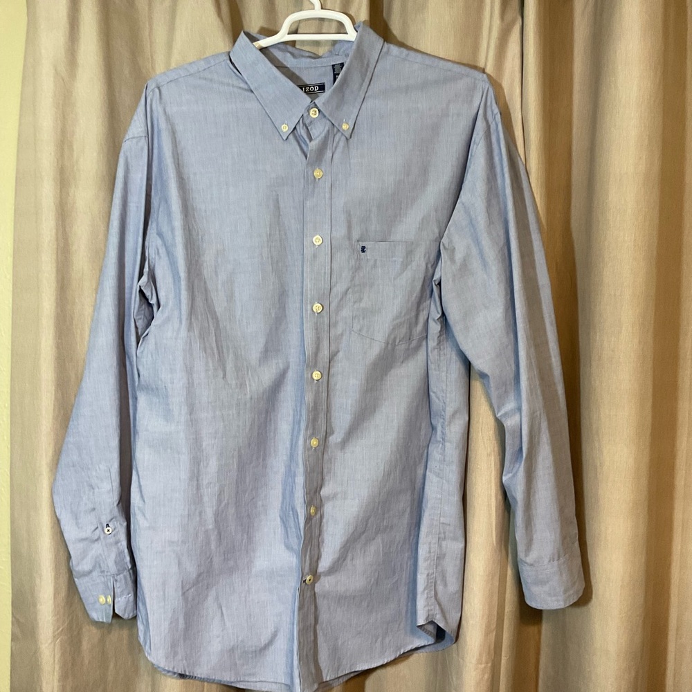 Izod Men's Light Blue Button-Down Oxford Shirt
